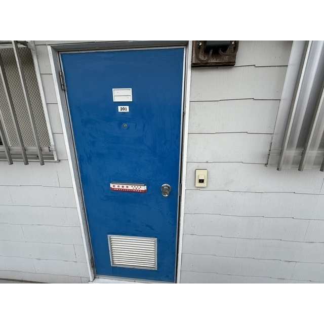 サンフラワーハイツの玄関|収納もある玄関です