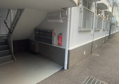 【設備】 | 藤和東林間コープ | エントランス付近に設置されている集合ポストは、住んでいる部屋と離れているため、ポストをあさるなど誰かに何かされていても被害に気づきにくいです。入居する時には他人に特定されにくい番号で鍵をかけましょう！