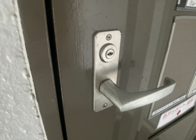 【防犯設備】 | 藤和東林間コープ | 室内の防犯設備もチェックしましょう！モニター付きインターホンが設置されているか、防犯シャッターが設備されているか、ベランダに人が上がってきにくい高さかなどチェックしておくと入居後も安心できるでしょう。