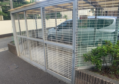 【設備】 | 藤和東林間コープ | 共有部分は、住民なら誰もが使える設備のこと。例えば駐車場やエレベーター、インターネット設備、セキュリティ設備などがあります。他にも、マンションの廊下・外部階段やエントランス・ゴミ置き場などがあります。