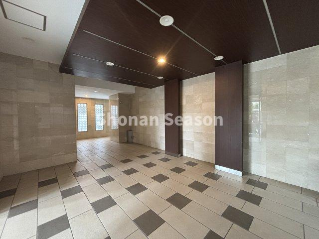 【エントランス】 | オートロック付きでセキュリティ面も安心です◎