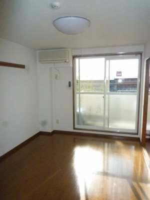 【居間・リビング】 | SurplusウィステリアＣ | ※同建物同型別のお部屋