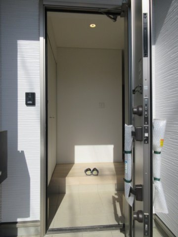 【仲介手数料無料】新築戸建　吉見町東野1-5-6（全3棟）の玄関
