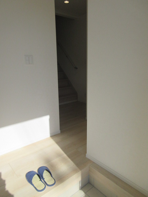 【仲介手数料無料】新築戸建　吉見町東野1-5-6（全3棟）の玄関