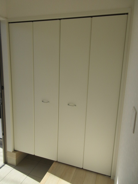 【仲介手数料無料】新築戸建　吉見町東野1-5-6（全3棟）の玄関