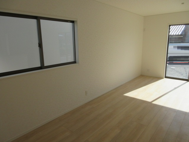 【仲介手数料無料】新築戸建　吉見町東野1-5-6（全3棟）の居間・リビング