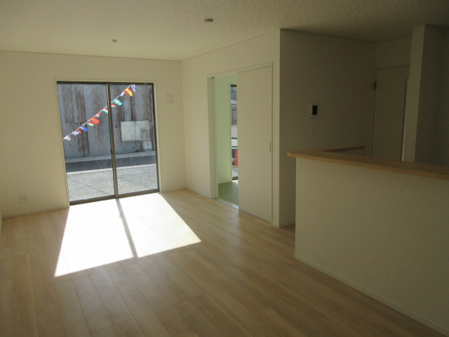 【仲介手数料無料】新築戸建　吉見町東野1-5-6（全3棟）の居間・リビング