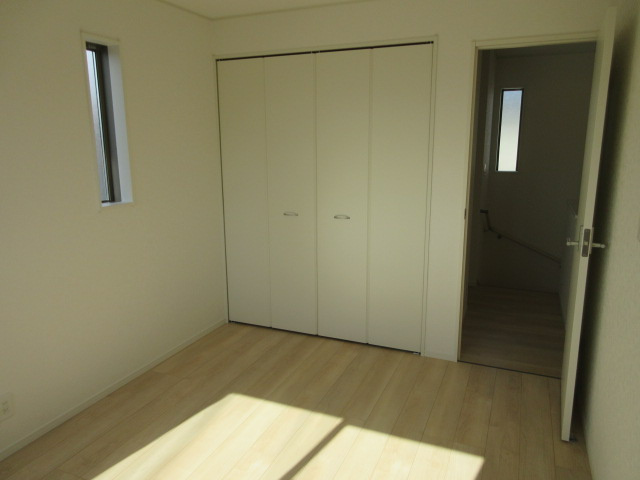 【仲介手数料無料】新築戸建　吉見町東野1-5-6（全3棟）の洋室