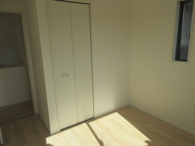 【仲介手数料無料】新築戸建　吉見町東野1-5-6（全3棟）の洋室