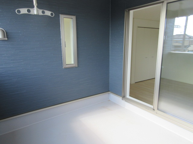 【仲介手数料無料】新築戸建　吉見町東野1-5-6（全3棟）のバルコニー