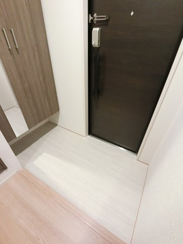 D-ROOM若草の玄関