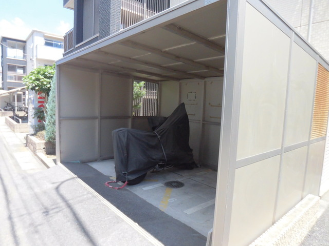 シャーメゾン川口Ｂのその他共用部分|バイク置き場です！