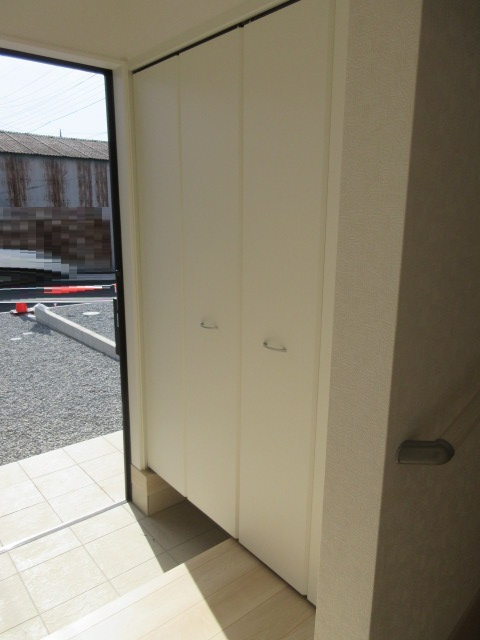 【仲介手数料無料】新築戸建　吉見町東野1-5-6（全3棟）の玄関