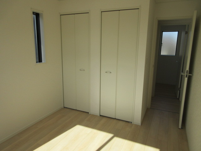【仲介手数料無料】新築戸建　吉見町東野1-5-6（全3棟）の洋室