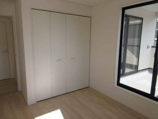 【仲介手数料無料】新築戸建　吉見町東野1-5-6（全3棟）の洋室