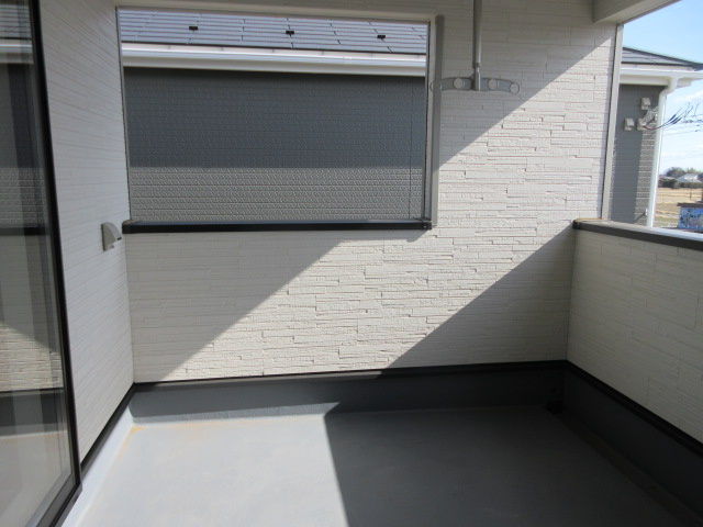 【仲介手数料無料】新築戸建　吉見町東野1-5-6（全3棟）のバルコニー