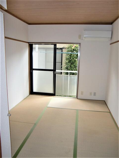 南窓から陽がしっかり入ります。