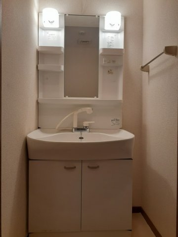 アプリコットガーデンの洗面所|脱衣スペースもあります