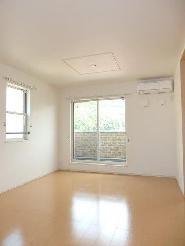 ソレイユ４番館の居間・リビング|ゆったり過ごせるリビングです