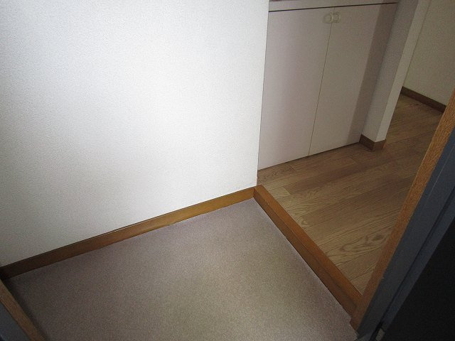 スクウェアガーデン緑井の玄関|ゆったりとした玄関です