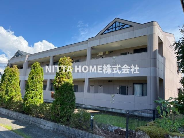 リベルテのエントランス|鉄骨造２階建てのアパートです◆