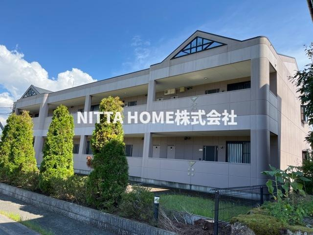 リベルテのエントランス|鉄骨造２階建てのアパートです◆