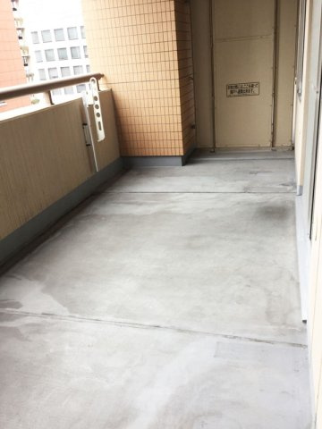 大阪市中央区安土町３丁目の賃貸マンションのバルコニー