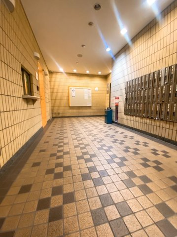 大阪市中央区安土町３丁目の賃貸マンションのロビー