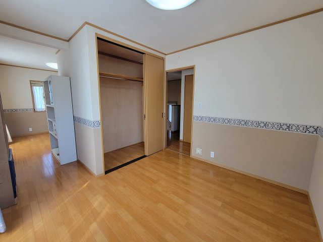 平田東1丁目　売中古住宅の洋室
