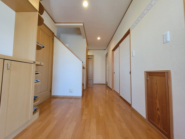 平田東1丁目　売中古住宅の玄関