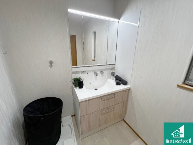 15(土)16(日)現地説明会　堺市南区深阪南　限定1邸の独立洗面台|清潔感のある洗面台です。フラットな鏡は掃除がしやすく毎日清潔！鏡裏には収納があるのでスッキリとした洗面台が保てます。