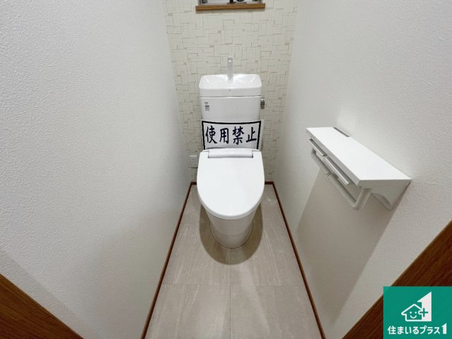 15(土)16(日)現地説明会　堺市南区深阪南　限定1邸のトイレ|1・2階の2ヶ所にあるので、朝の忙しい時間の順番待ちもなく、深夜の利用にも大変便利です。