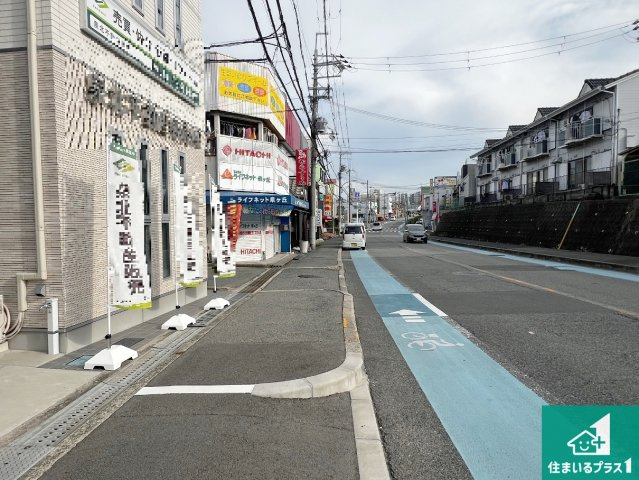 29(土)30(日)現地説明会！◆堺市南区深阪南　未入居　限定1邸の前面道路含む現地写真|周辺は閑静な住宅街！前面道路広々で車の出し入れも便利です。駐車が苦手な方でも安心して車庫入れできます！