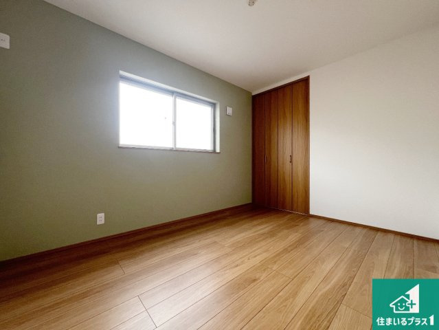 15(土)16(日)現地説明会　堺市南区深阪南　限定1邸の洋室|シンプルな洋室は、自分好みのインテリアが楽しめます♪ご家族とインテリアや家具を選びに行くのは新築購入時の醍醐味の一つです。ぜひお楽しみください♪