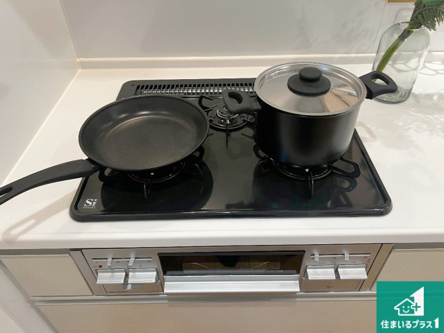 14(土)15(日)現地説明会　堺市南区深阪南　限定1邸の設備|ダブル高火力Ｓｉセンサー付きコンロ！３口あるので、まとめて料理をする時も大活躍！