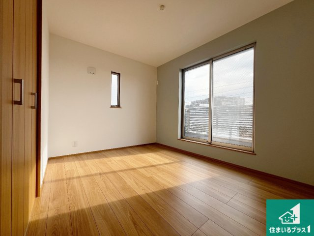 15(土)16(日)現地説明会　堺市南区深阪南　限定1邸の洋室|シンプルな洋室は、自分好みのインテリアが楽しめます♪ご家族とインテリアや家具を選びに行くのは新築購入時の醍醐味の一つです。ぜひお楽しみください♪