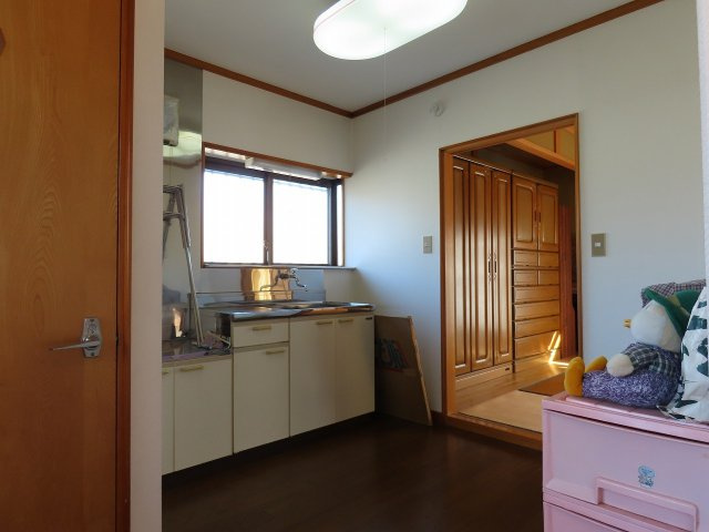 辰野町　売中古住宅のキッチン|1階：東側約6.6帖