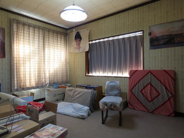 辰野町　売中古住宅の洋室|2階：洋室6帖