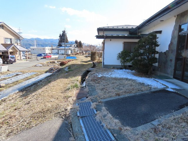 辰野町　売中古住宅の庭