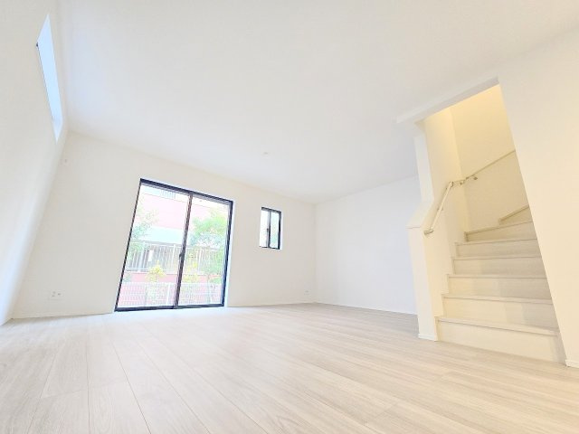 青梅市河辺町７丁目　全1棟の居間・リビング