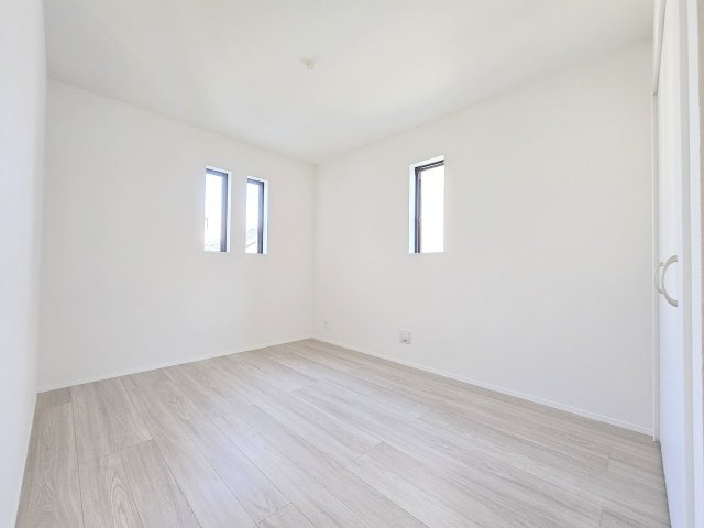 青梅市河辺町７丁目　全1棟の洋室