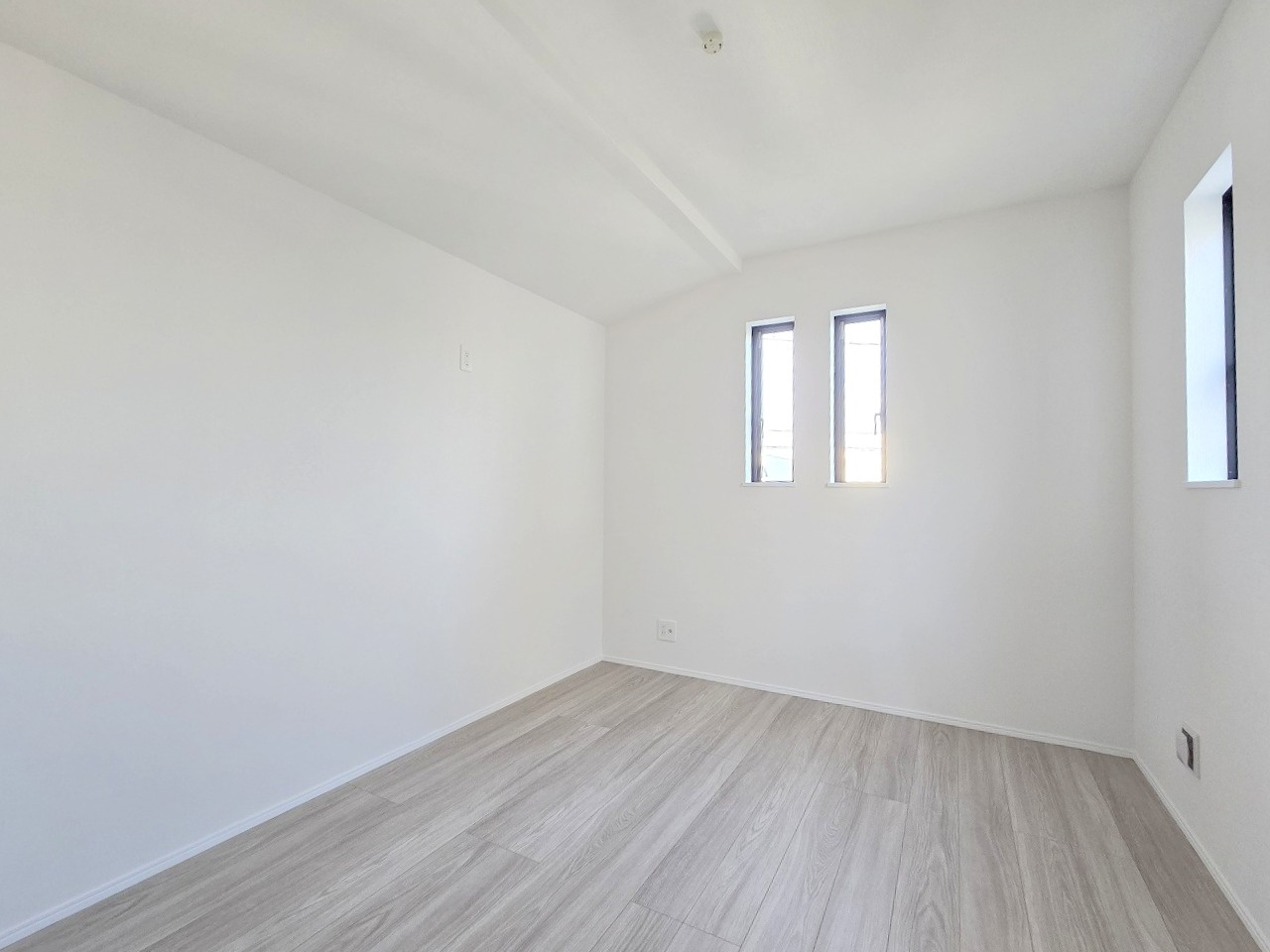 青梅市河辺町７丁目　全1棟の洋室