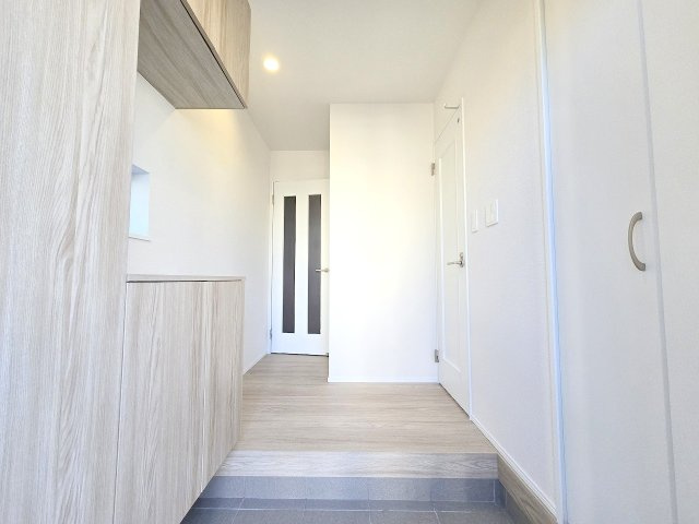 青梅市河辺町７丁目　全1棟の玄関