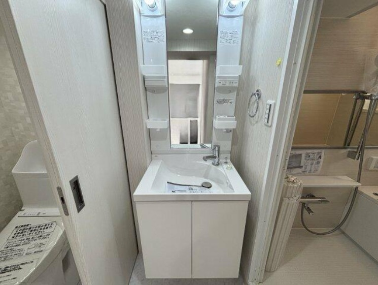 矢野口住宅の独立洗面台|独立洗面台、小物を置くことができて便利です