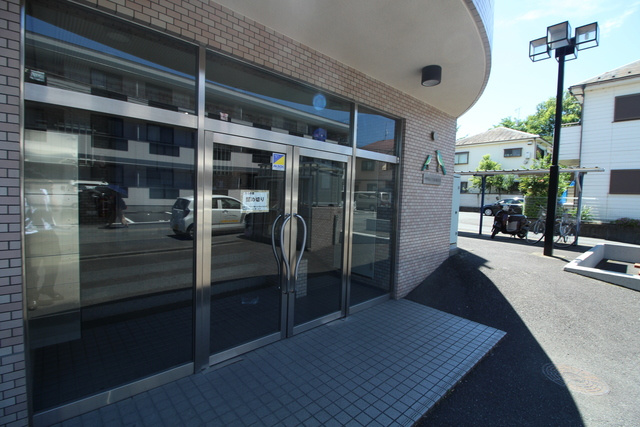 バードタウン8番館のエントランス