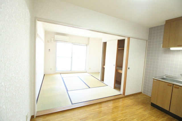 バードタウン8番館の居間・リビング|※別号室の写真です。現況優先となります。