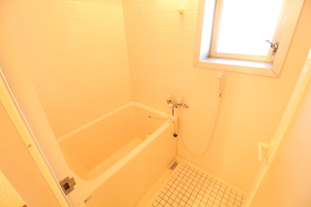 バードタウン8番館の浴室|※別号室の写真です。現況優先となります。