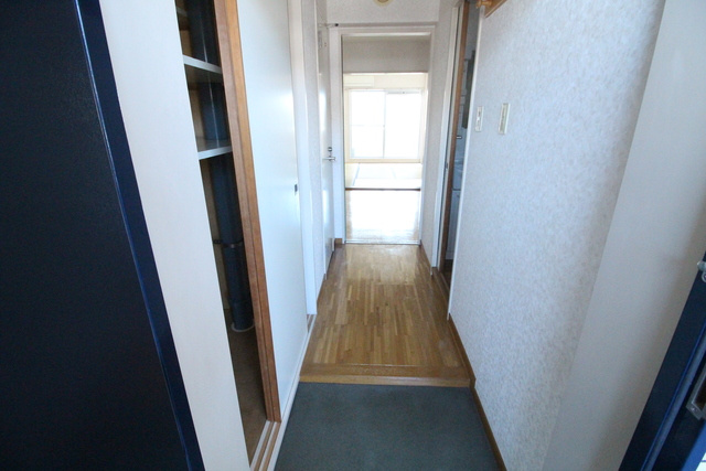 バードタウン8番館の玄関|※別号室の写真です。現況優先となります。