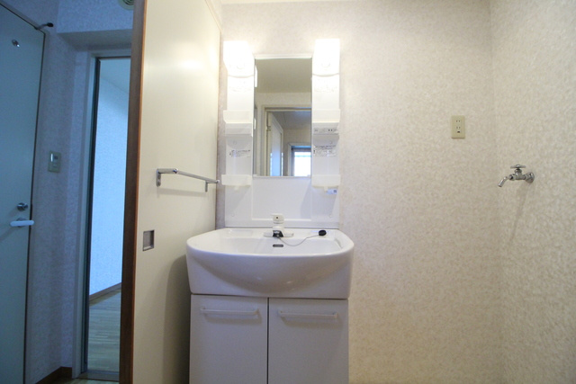 バードタウン8番館の洗面所|※別号室の写真です。現況優先となります。