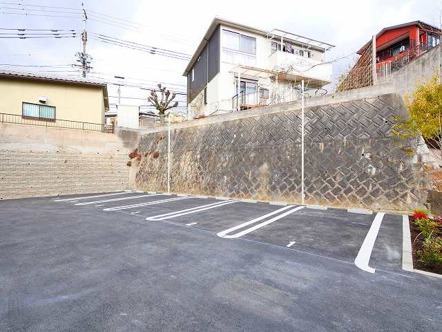 コティマヒルズ生駒の駐車場